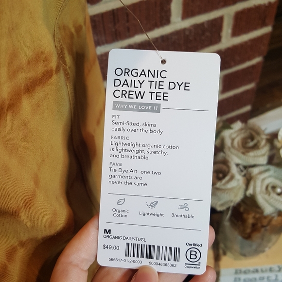Athleta Golden Orange Organic Daily Tie Dye Crew Neck Tee Shirt Medium NWT - Picture 5 of 7